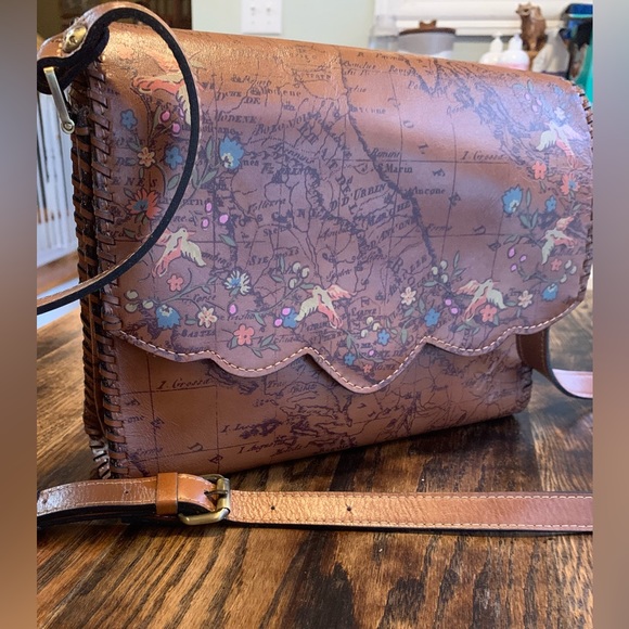 Patricia Nash Handbags - EUC Patricia Nash Leather Sarola “Floral Map” Crossbody